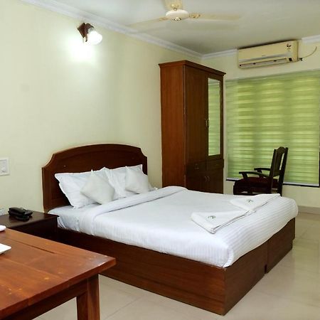 Hotel Lumiere Alappuzha Eksteriør bilde