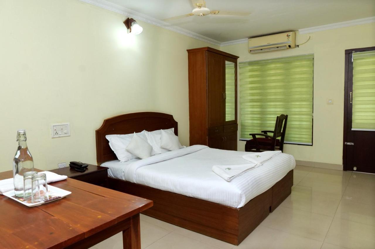 Hotel Lumiere Alappuzha Eksteriør bilde