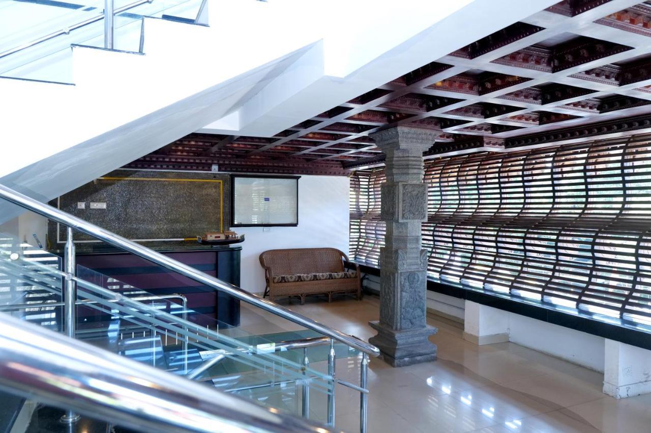 Hotel Lumiere Alappuzha Eksteriør bilde
